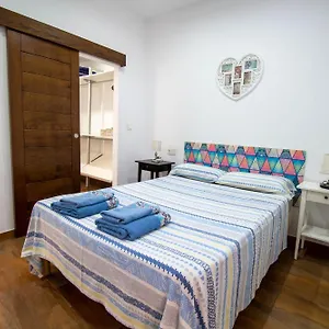 Rentitspain Confortable Con Patio En Apartamento Motril